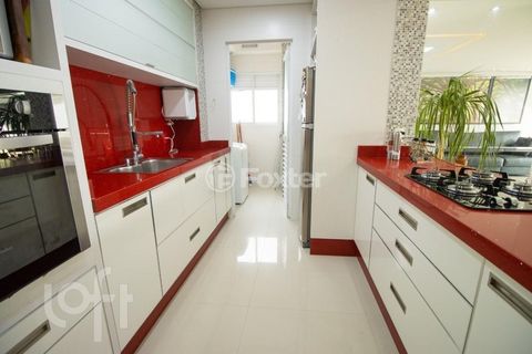 Image 8 - 853501
