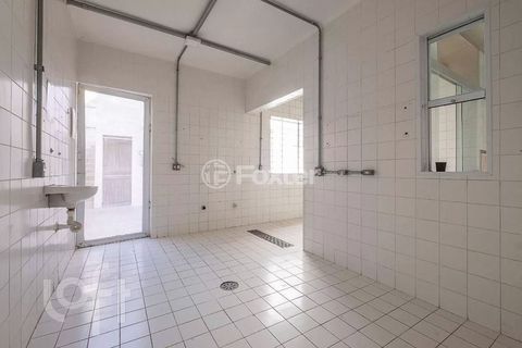Image 8 - 853790