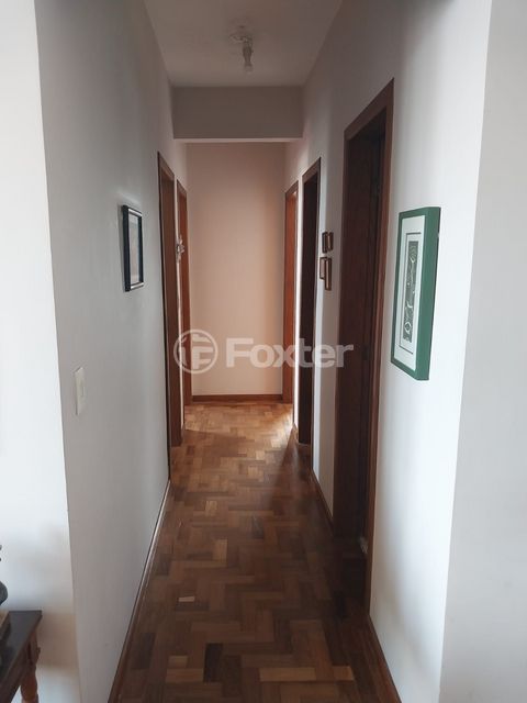 Image 7 - 854075
