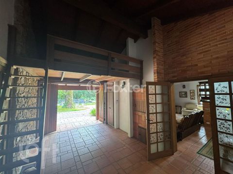 Image 4 - 854304