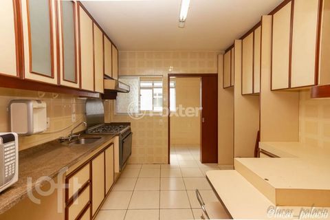 Image 8 - 854394
