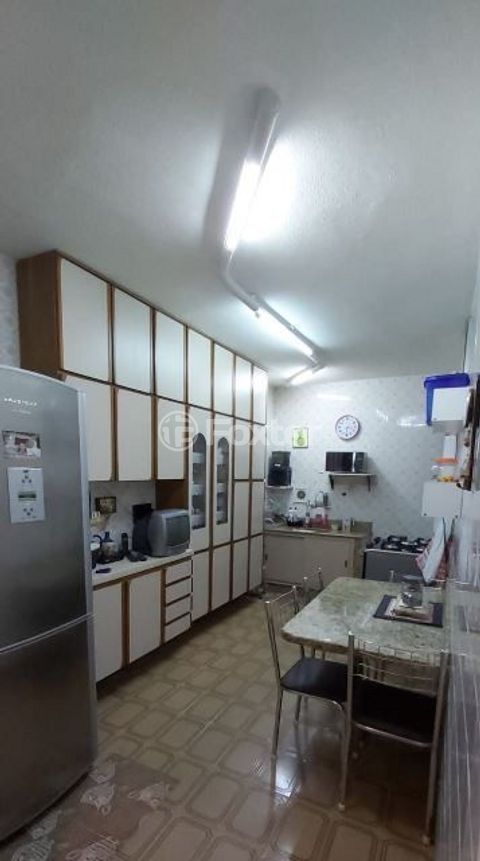 Image 7 - 854680