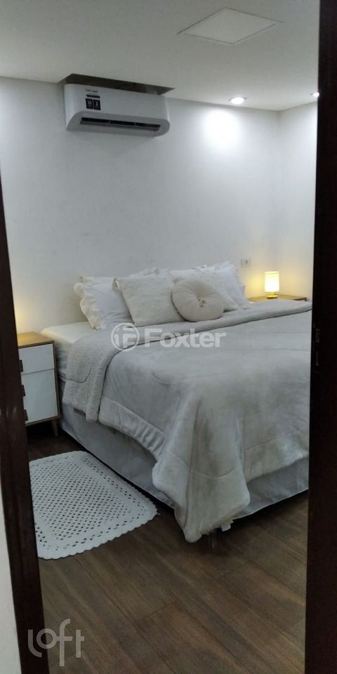 Image 9 - 854733