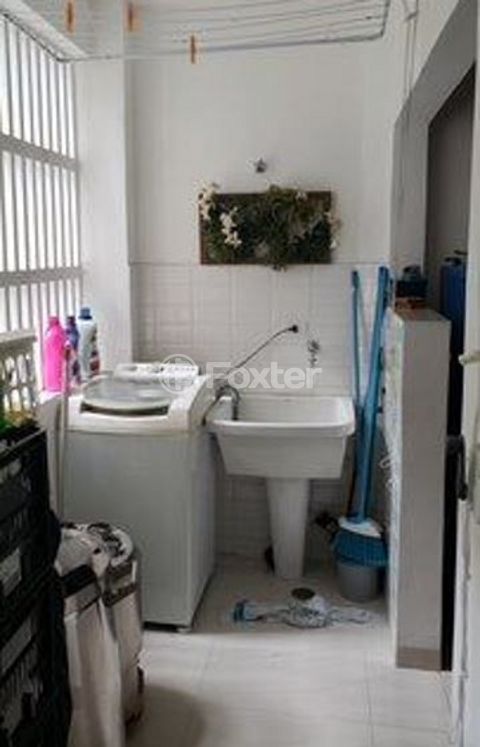 Image 7 - 854744