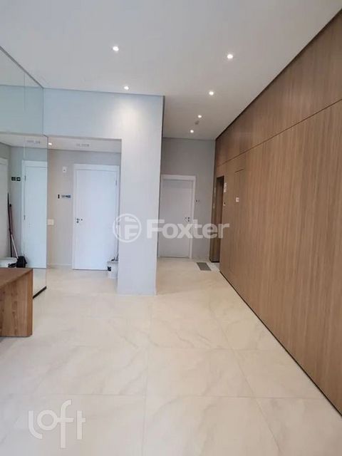 Image 17 - 855003