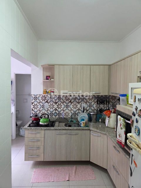 Image 10 - 855216