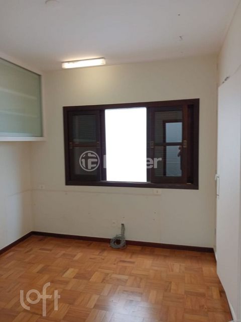 Image 6 - 855344