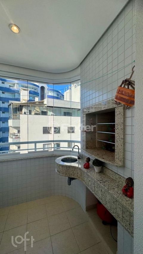 Image 6 - 855353