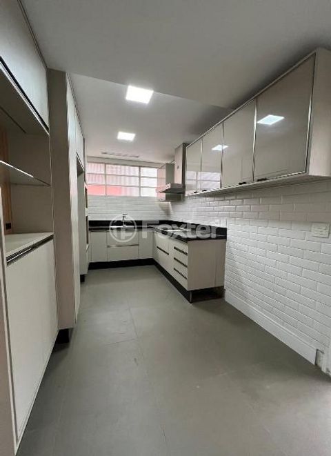 Image 3 - 855428