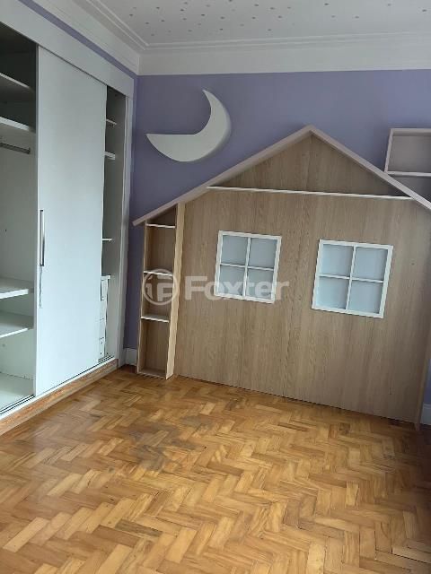 Image 5 - 855428