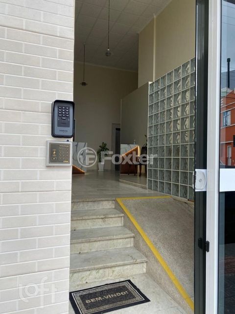 Image 3 - 855457