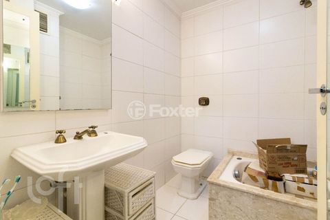 Image 8 - 855761