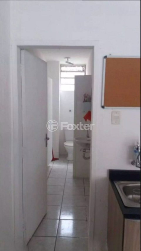 Image 7 - 855988