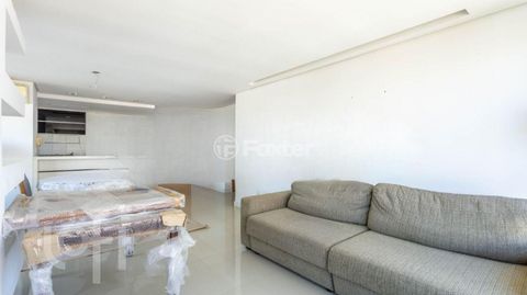 Image 19 - 856040