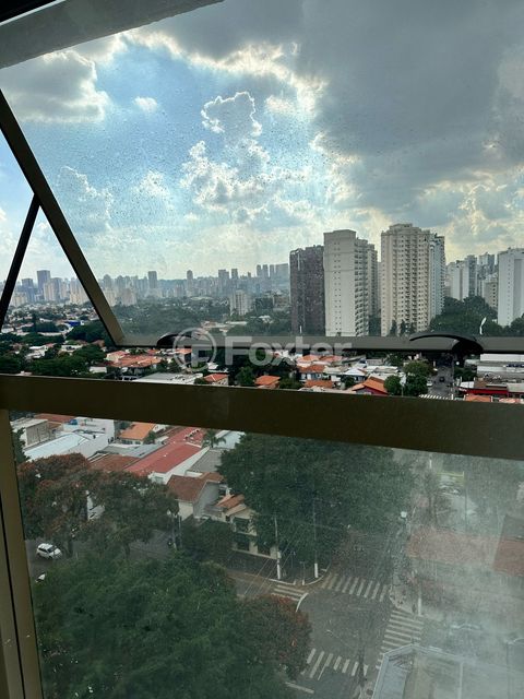 Image 16 - 856098