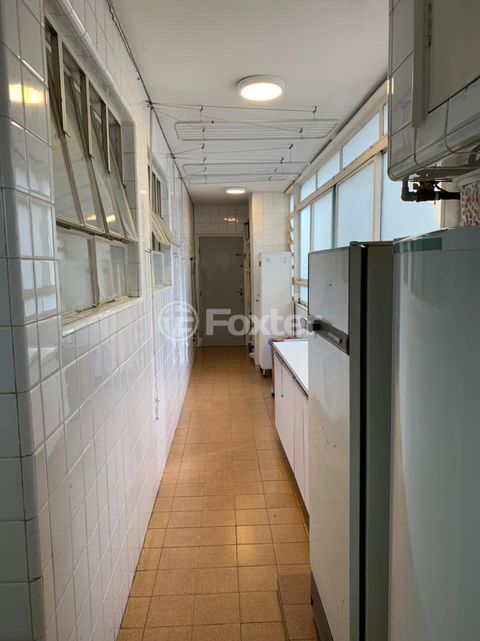 Image 6 - 856126