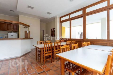 Image 19 - 856227