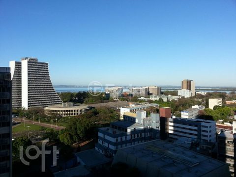 Image 4 - 856282