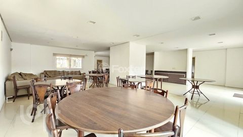 Image 19 - 856282