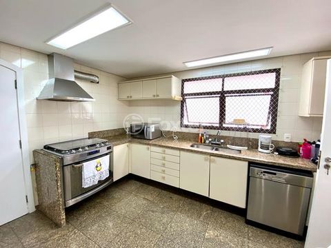 Image 8 - 856285