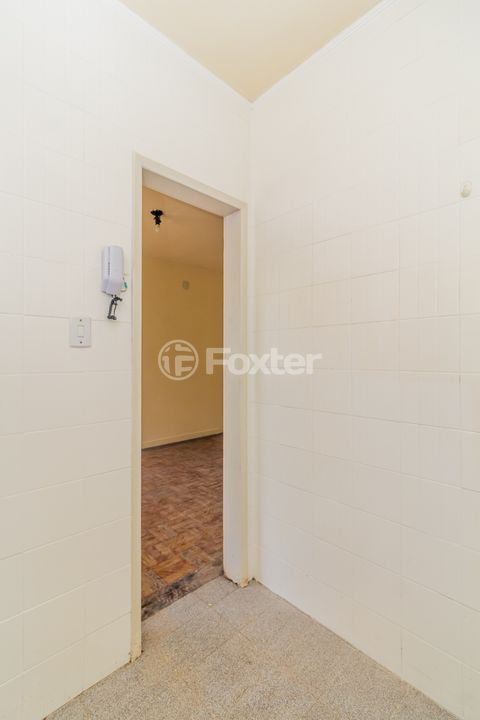 Image 8 - 856310