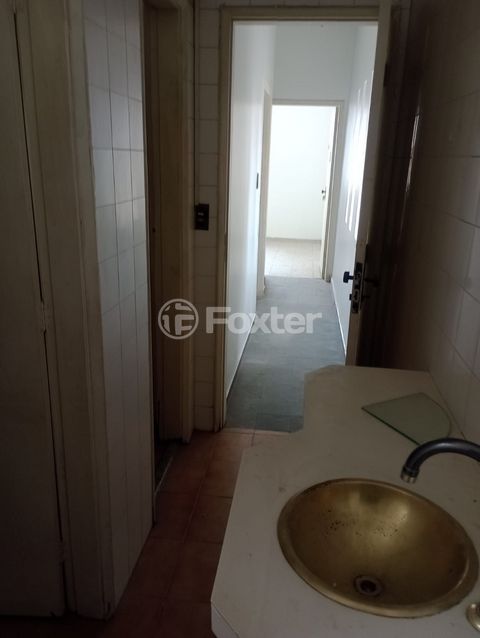 Image 3 - 856369