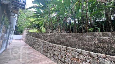Image 9 - 856455