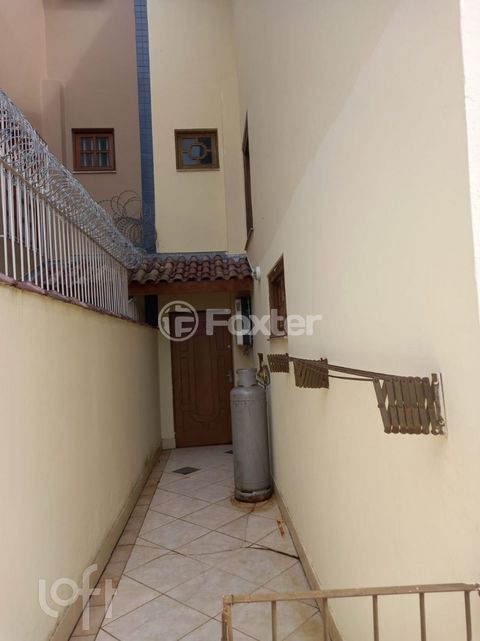 Image 3 - 856548