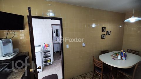 Image 19 - 856552