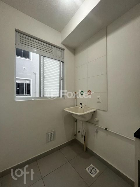 Image 4 - 856614