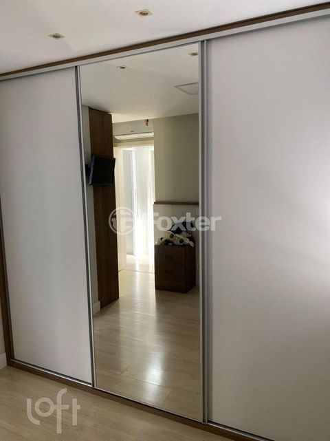 Image 6 - 856628