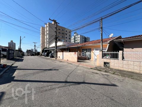 Image 3 - 856808