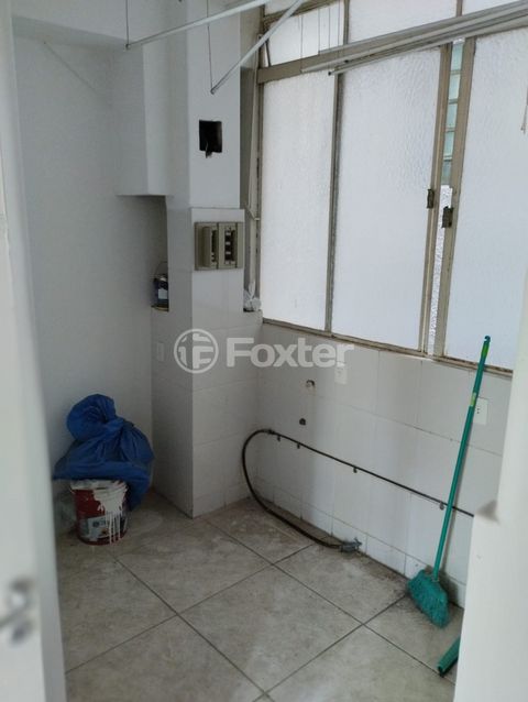 Image 5 - 856855