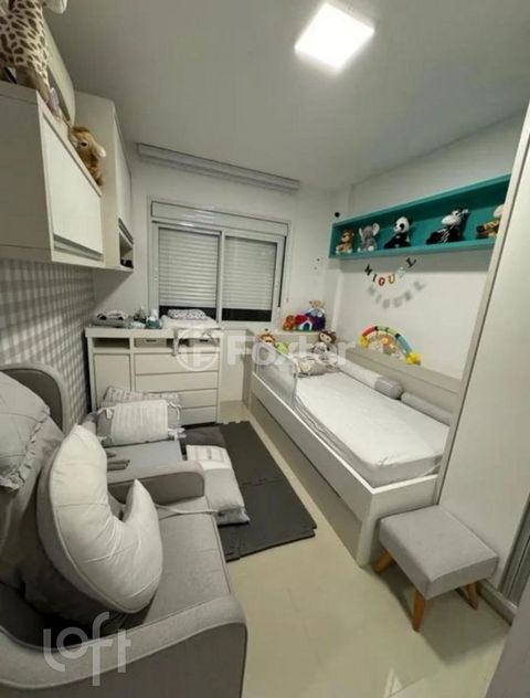 Image 9 - 856875