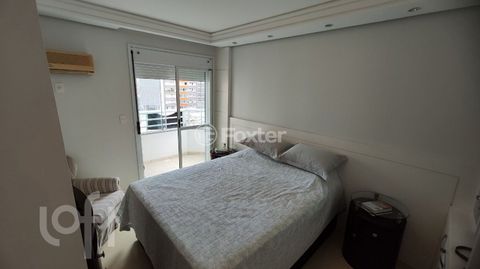 Image 19 - 856950