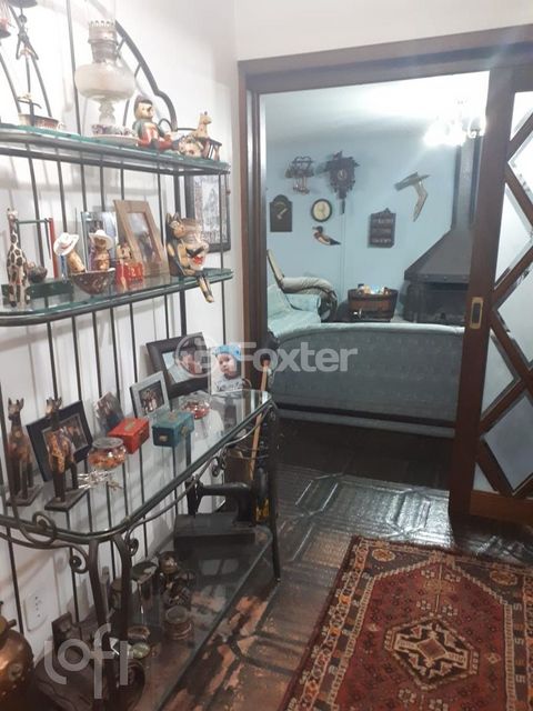 Image 5 - 857014