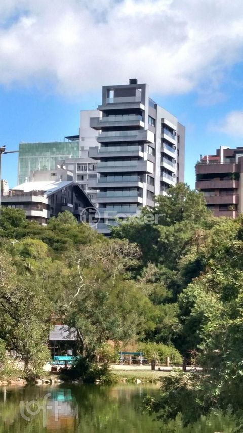 Image 3 - 857213