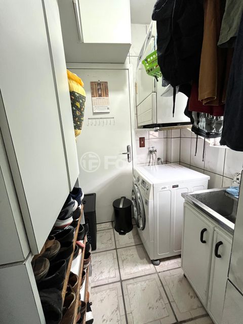 Image 9 - 857440