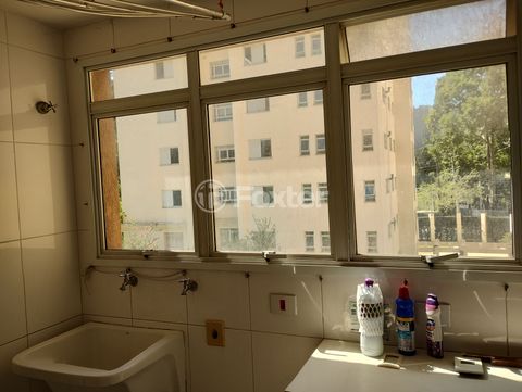 Image 10 - 857571