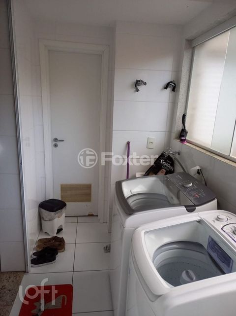Image 9 - 857657