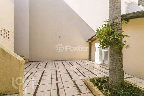 Image 17 - 857678