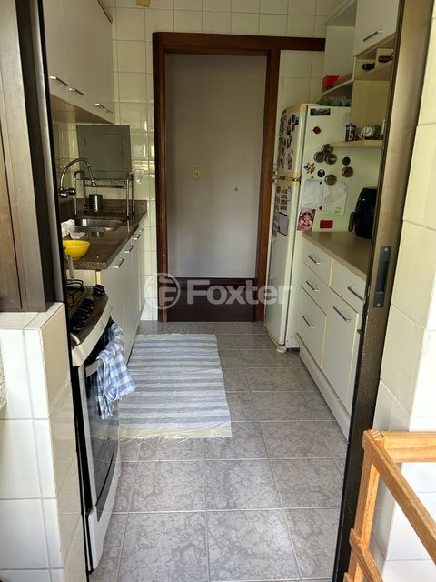 Image 10 - 857840