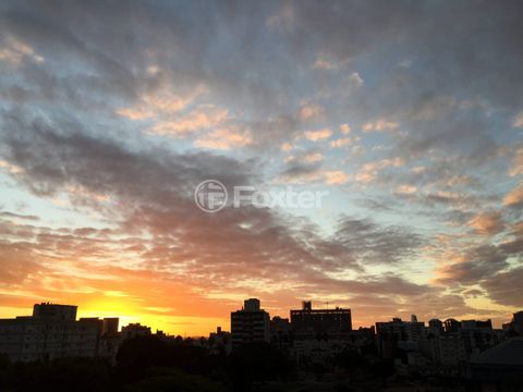 Image 12 - 857875