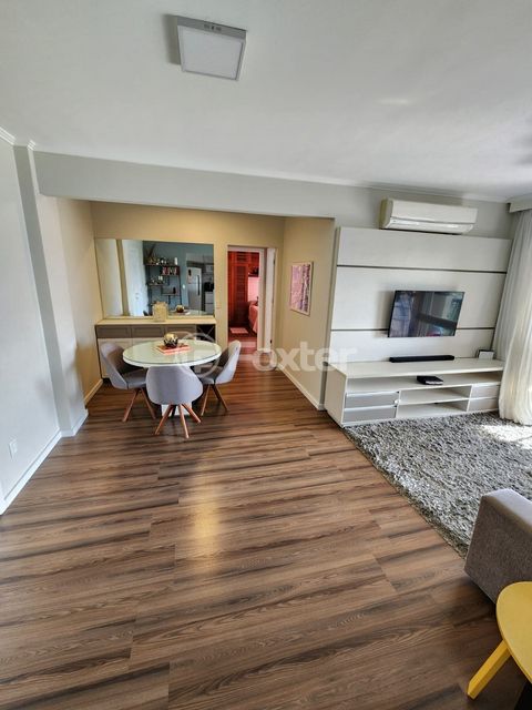 Image 3 - 857875