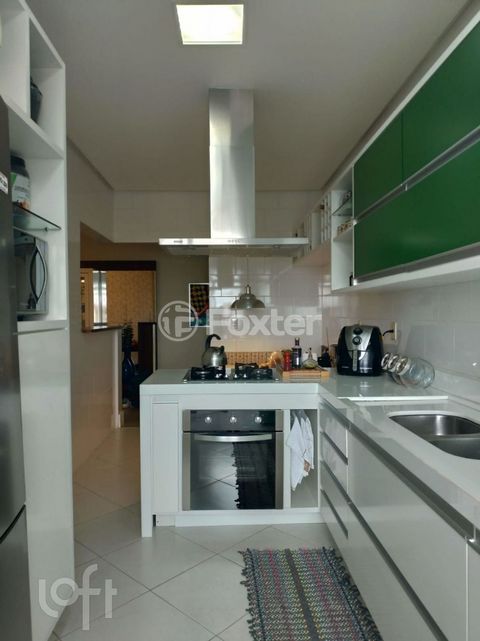 Image 10 - 857877