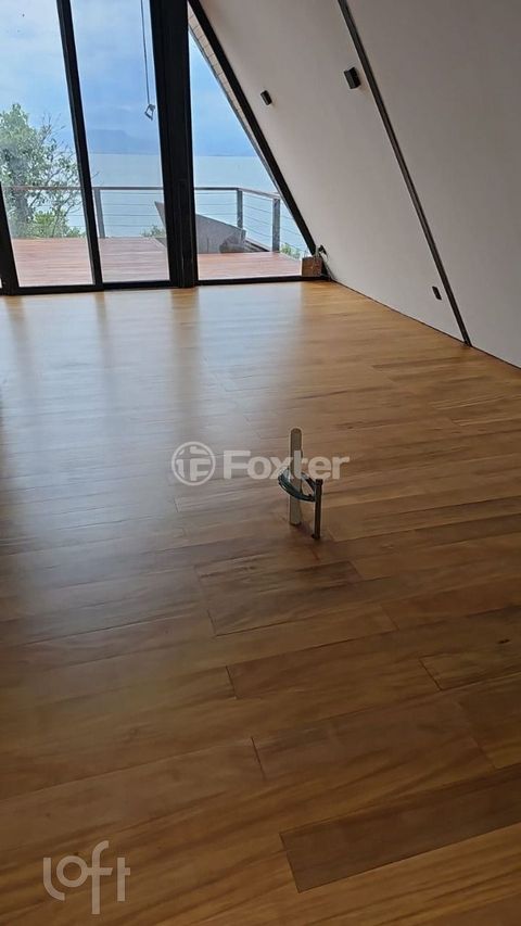 Image 4 - 857893
