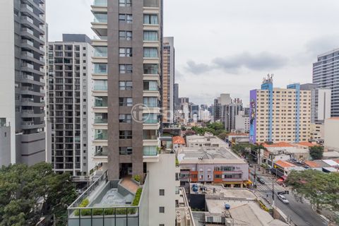 Image 6 - 858028