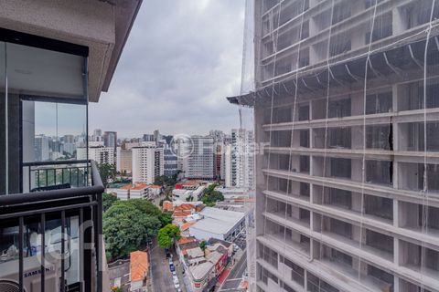 Image 8 - 858044