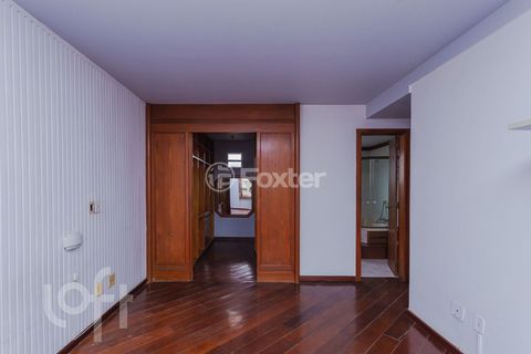 Image 16 - 858150