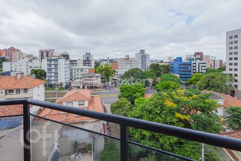 Image 5 - 858150